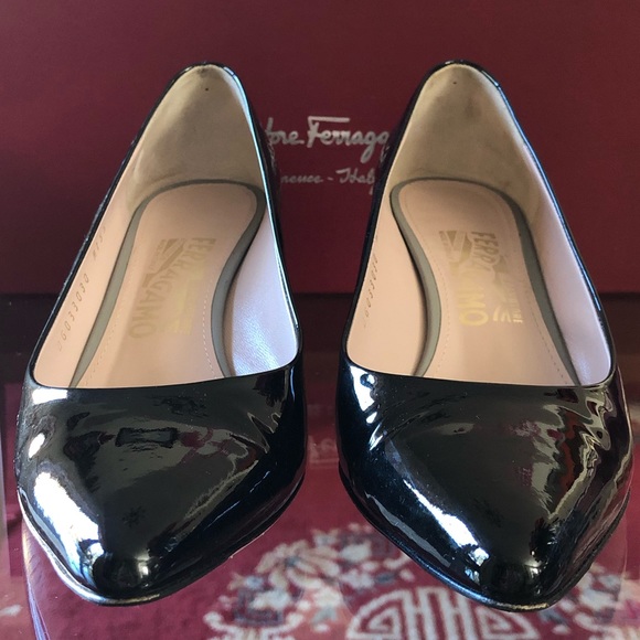 SALVATORE FERRAGAMO | Dalia Black Patent Heels 6 - Picture 5 of 8
